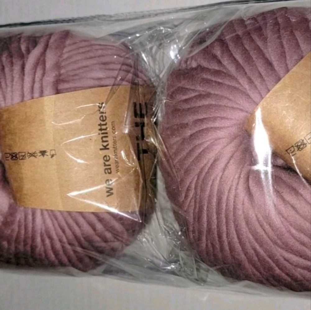 Lot of 2 We Are Knitters The Wool 100% Peruvian Highland 7oz 87yds 1067 Mauve - Picture 5 of 5
